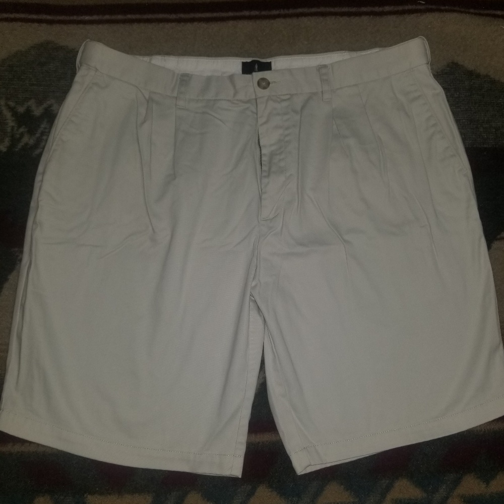 Lanesboro Shorts 38 Hidden Expandable Waist EUC